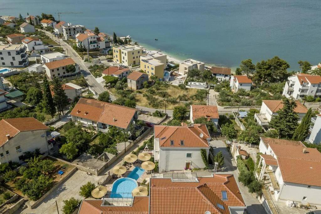 Seaesta Apartment Pool And Beach Slatine Εξωτερικό φωτογραφία